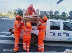强化大件垃圾清运力度，营造优美整洁环境