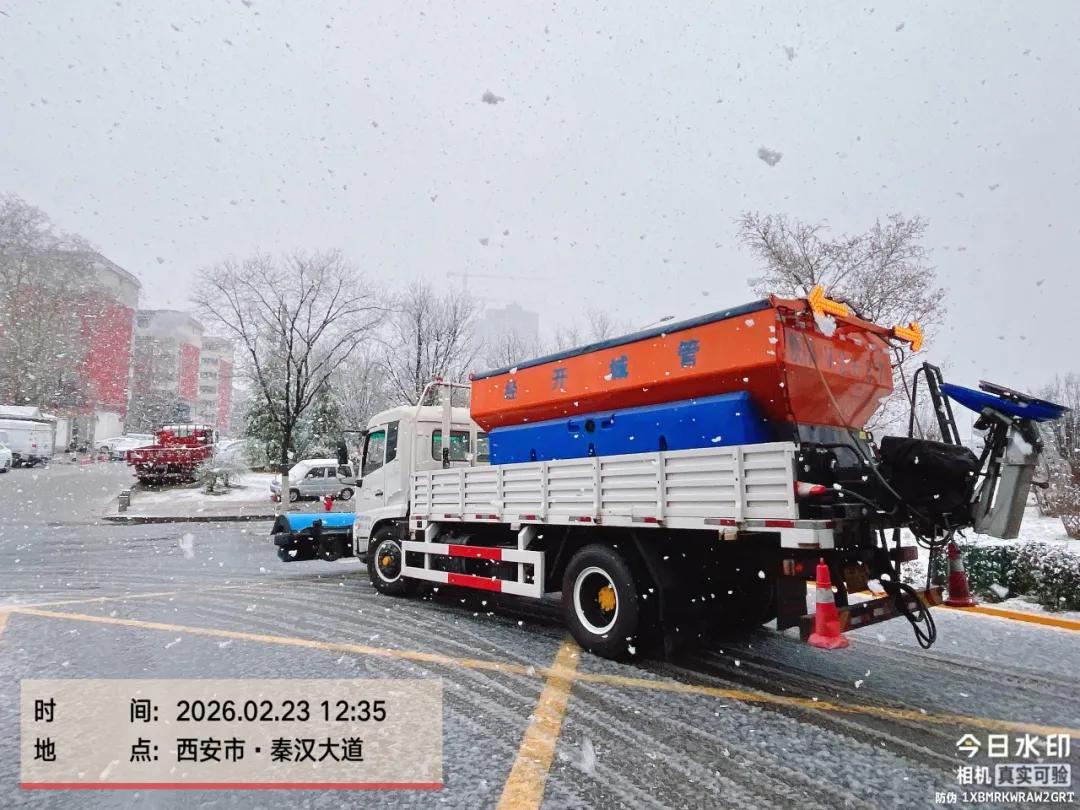 雪落知春寒，倾力除雪护心安